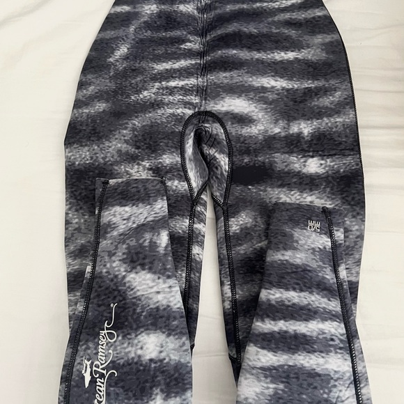 ❗️SOLD❗️LIMITED EDITION 🦈 “Ocean Ramsey” Tiger Shark XCEL Wetsuit 5/mm [Sz. 2] - Picture 6 of 9